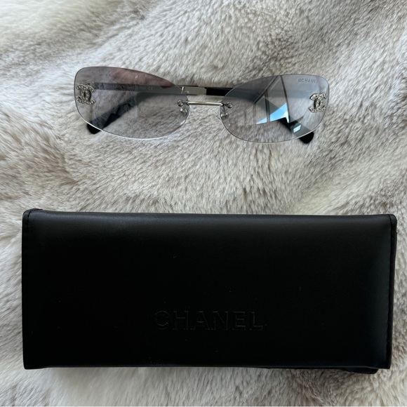 CHANEL SILVER METAL SUNGLASSES - Picture 2 of 3